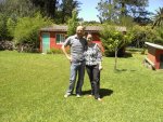 Julia & Martin im Garten von Sanvis Eltern