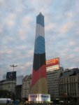 150 Jahre "Freundschaft" Deutschland-Argentinien - und der Obelisk trägt blau-weiß-schwarz-rot-gold :-)